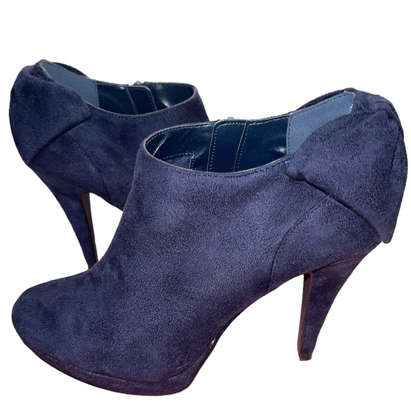 Impo - Blue Suede booties- super cute - size 6.5M - Picture 1 of 7